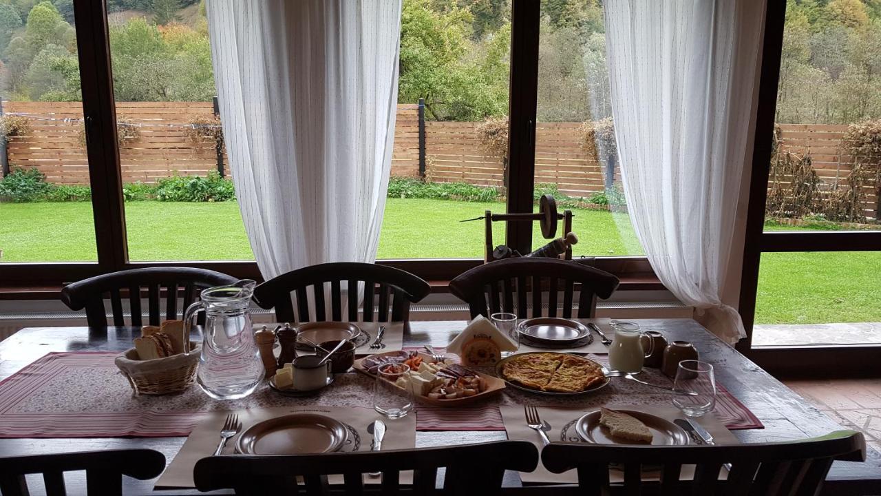 Sura Lu' Vasile. Bed & Breakfast Crivina  Екстериор снимка