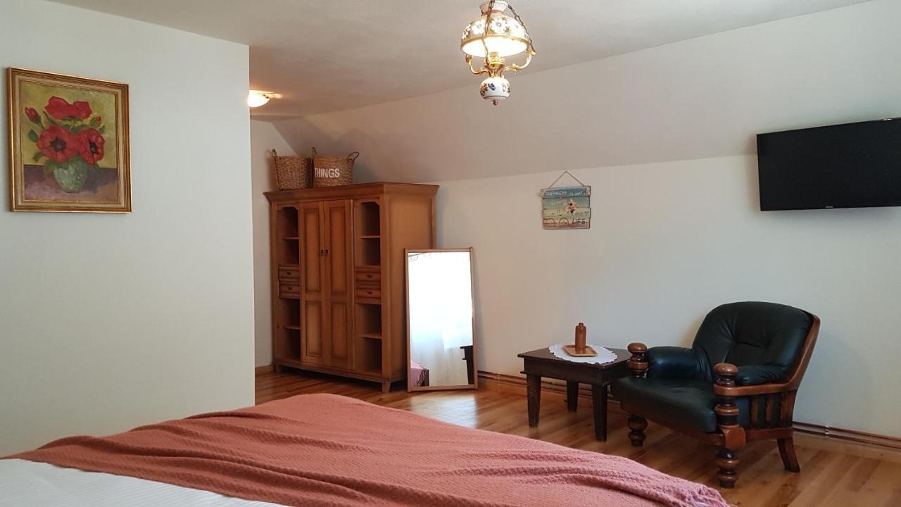 Sura Lu' Vasile. Bed & Breakfast Crivina  Екстериор снимка