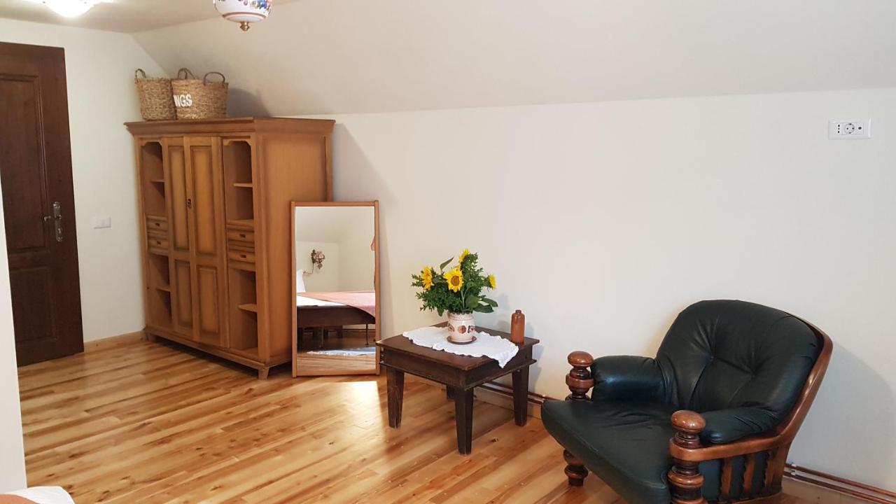 Sura Lu' Vasile. Bed & Breakfast Crivina  Екстериор снимка