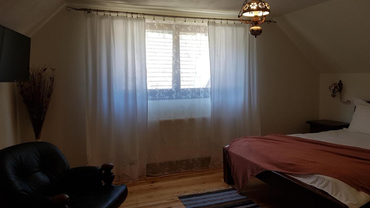 Sura Lu' Vasile. Bed & Breakfast Crivina  Екстериор снимка